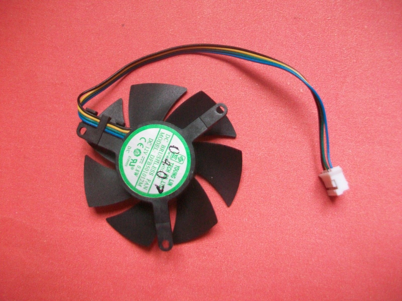 YOUNG LIN DFB501012M graphics card cooling fan DC 12 0.8W FAN YOUNG LIN DFB501012M graphics card cooling fan DC 12 0.8W FAN